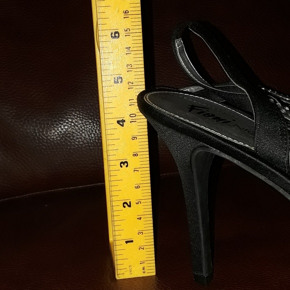 Fioni  hourglass heels - Picture 3 of 6